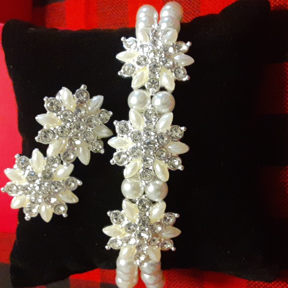 Avon Pearly Bracelet, and Earring Set $15 Elegant Set!